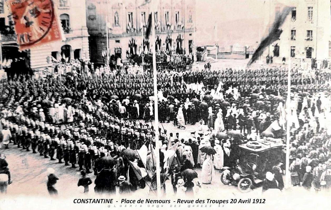 Constantine - Place de Nemours - Rassemblement 1912.jpg